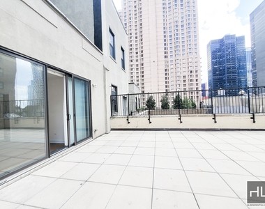 West 55 Street - Photo Thumbnail 2