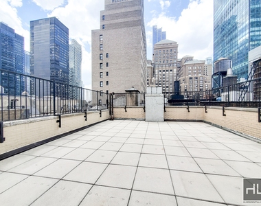 West 55 Street - Photo Thumbnail 3