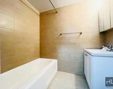 West 34th Street - Photo Thumbnail 4