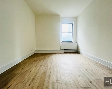 West 34th Street - Photo Thumbnail 3