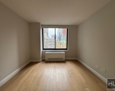 West 48th Street - Photo Thumbnail 3