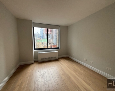 West 48th Street - Photo Thumbnail 5