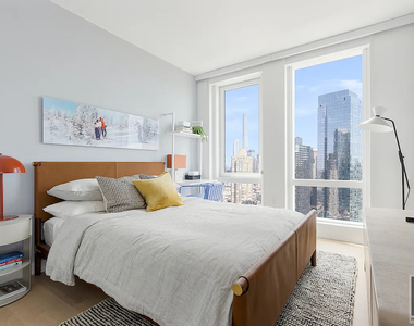 West 38th Street - Photo Thumbnail 1