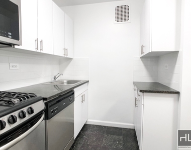 E 82 St - Photo Thumbnail 1