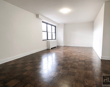 E 82 St - Photo Thumbnail 2