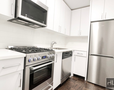 E 82 St - Photo Thumbnail 3