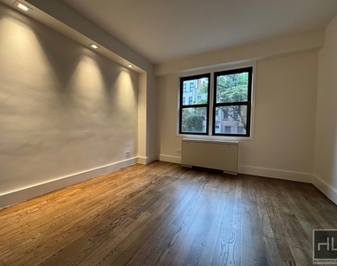East 63 Street - Photo Thumbnail 3