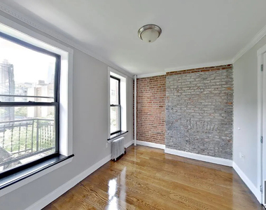 West 52nd Street - Photo Thumbnail 3