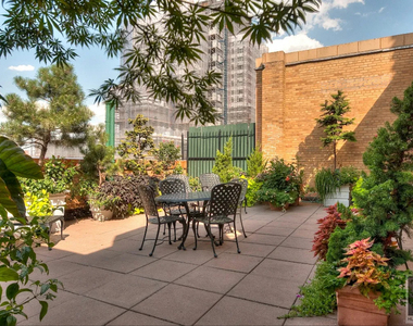 East 68 Street - Photo Thumbnail 5