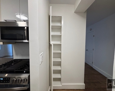 East 63 Street - Photo Thumbnail 4