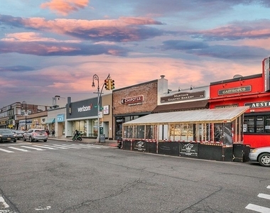 Queens Blvd - Photo Thumbnail 1