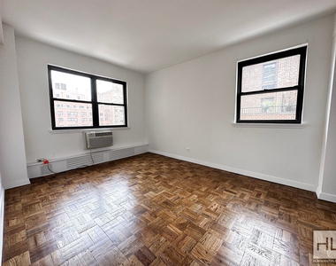 East 69 Street - Photo Thumbnail 1