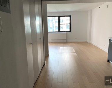 East 39th Street - Photo Thumbnail 3