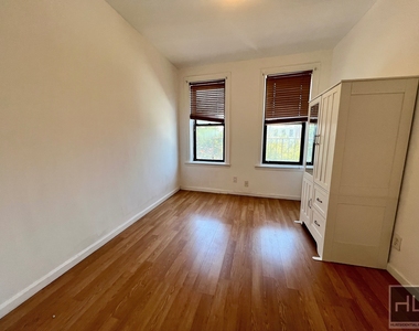 35-25 Crescent Street - Photo Thumbnail 8