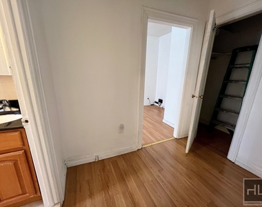 35-25 Crescent Street - Photo Thumbnail 3