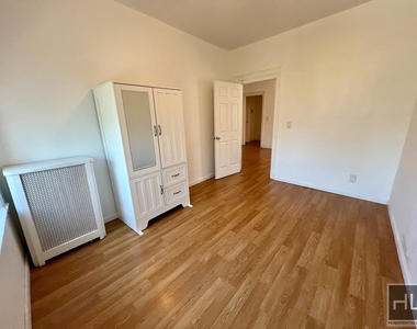 35-25 Crescent Street - Photo Thumbnail 9