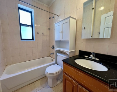 35-25 Crescent Street - Photo Thumbnail 4