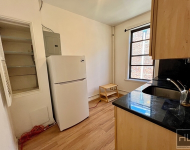 35-25 Crescent Street - Photo Thumbnail 6