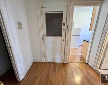 35-25 Crescent Street - Photo Thumbnail 1