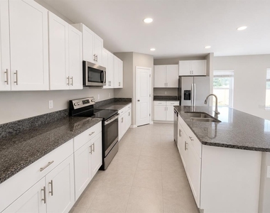 16717 Delia Street - Photo Thumbnail 4