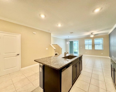 10809 Fowlers Bluff Court - Photo Thumbnail 7
