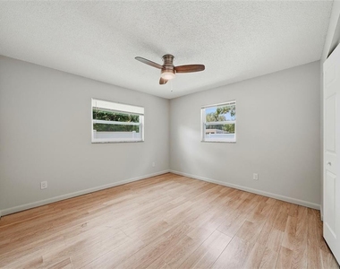 2564 42nd Avenue N - Photo Thumbnail 11