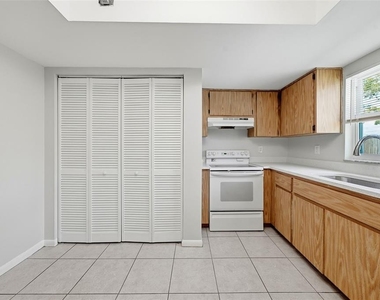 2564 42nd Avenue N - Photo Thumbnail 7