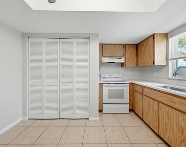 2564 42nd Avenue N - Photo Thumbnail 7