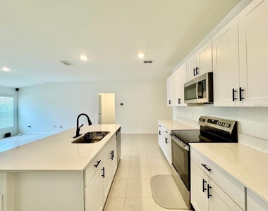 10275 Purple Leaf Court - Photo Thumbnail 7