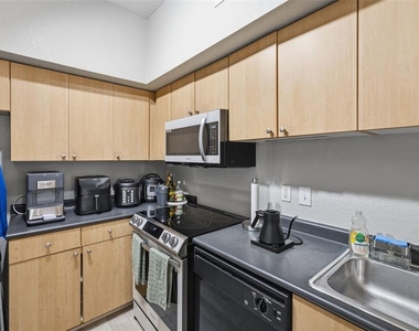 520 S Armenia Avenue - Photo Thumbnail 6