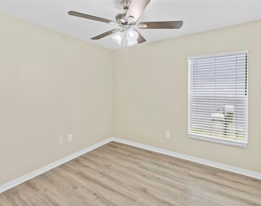 10633 Standing Stone Drive - Photo Thumbnail 5