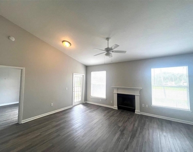 18046 Villa Creek Drive - Photo Thumbnail 4