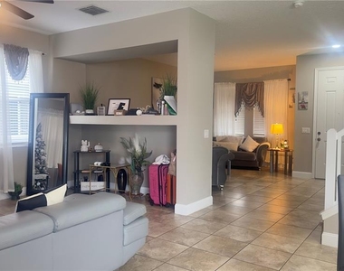 2727 Amanda Kay Way - Photo Thumbnail 4