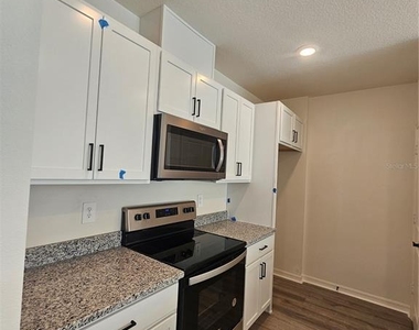 9377 Westside Hills Drive - Photo Thumbnail 16