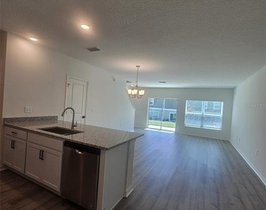 9377 Westside Hills Drive - Photo Thumbnail 8