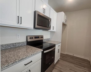 9377 Westside Hills Drive - Photo Thumbnail 7