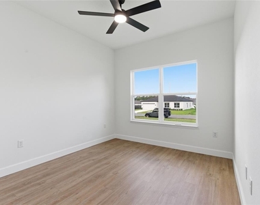 4612 Sw 132nd Street - Photo Thumbnail 9
