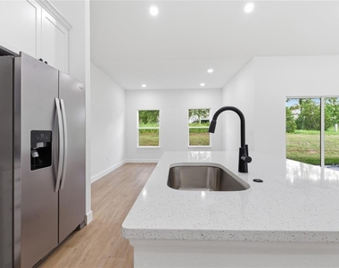 4612 Sw 132nd Street - Photo Thumbnail 4