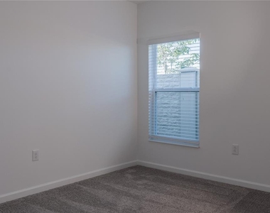 416 Adams Ale Place - Photo Thumbnail 3