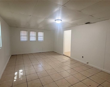 625 19th Street - Photo Thumbnail 7