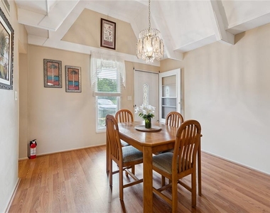 3821 Club Circle - Photo Thumbnail 6