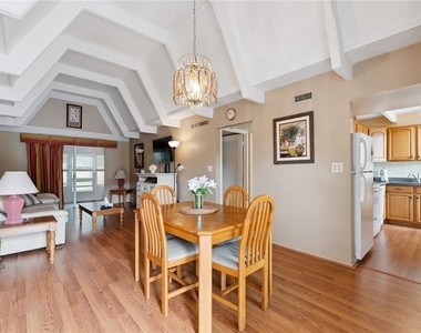 3821 Club Circle - Photo Thumbnail 5