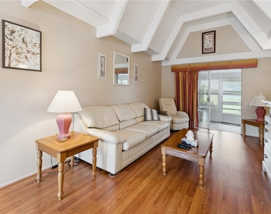 3821 Club Circle - Photo Thumbnail 4