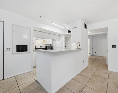 1602 Columbia Arms Circle - Photo Thumbnail 9