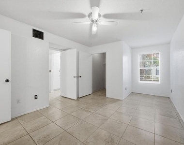 1602 Columbia Arms Circle - Photo Thumbnail 4