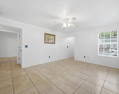 1602 Columbia Arms Circle - Photo Thumbnail 8