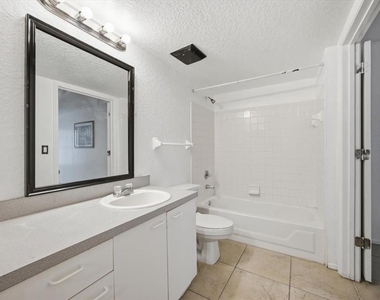 1602 Columbia Arms Circle - Photo Thumbnail 3