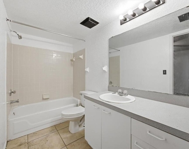 1602 Columbia Arms Circle - Photo Thumbnail 6