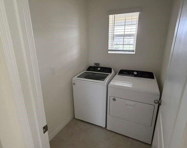1511 Catbriar Way - Photo Thumbnail 28