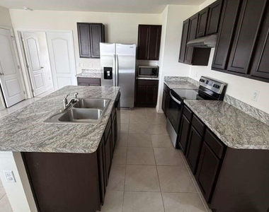 1511 Catbriar Way - Photo Thumbnail 6